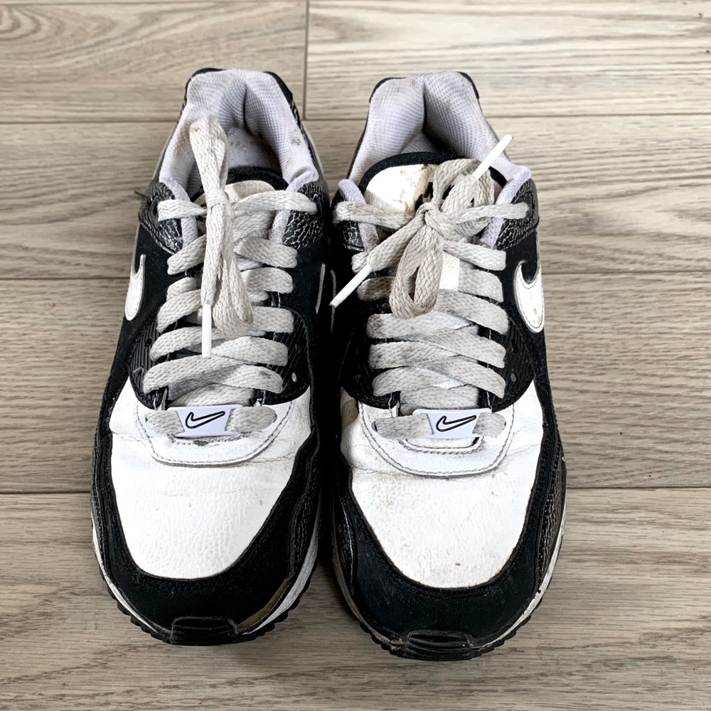 Nike tennies size 4 1/2